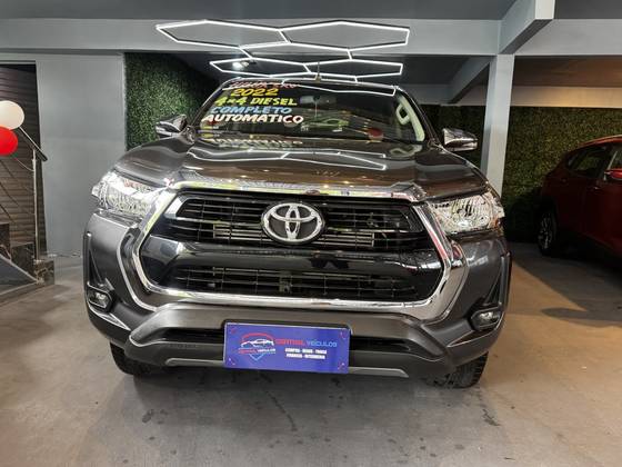 TOYOTA HILUX 2.8 D-4D TURBO DIESEL CD SRV 4X4 AUTOMÁTICO